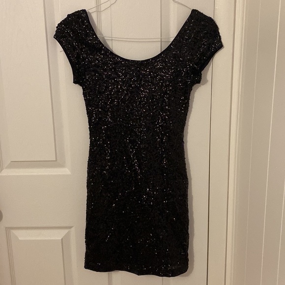 Short Sleeve Sequin Party Dress - Picture 3 of 10